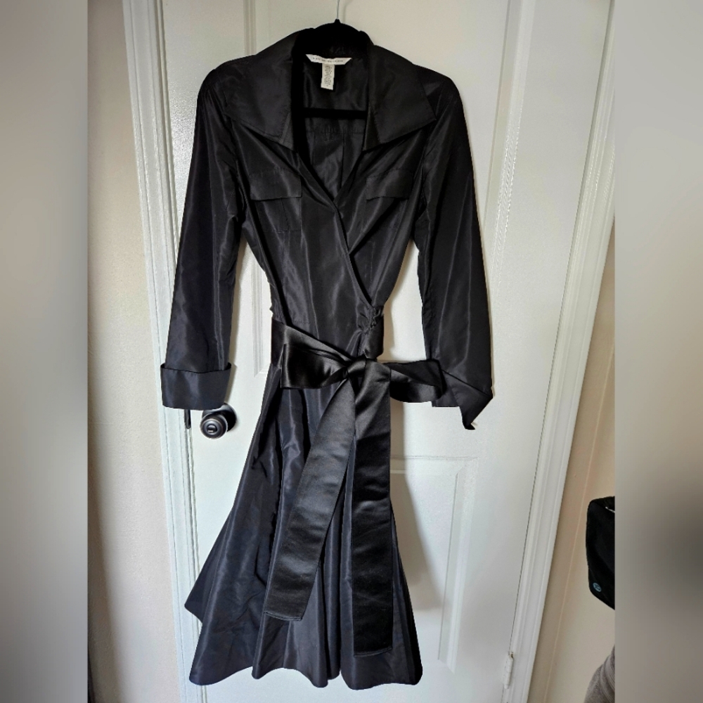 Vintage 100% silk Diane von Furstenberg Dress